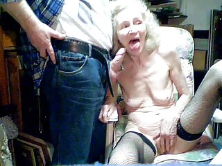 La salope laide Cynthia Wellons baise sur un canapé sous porno dingue francais la jupe